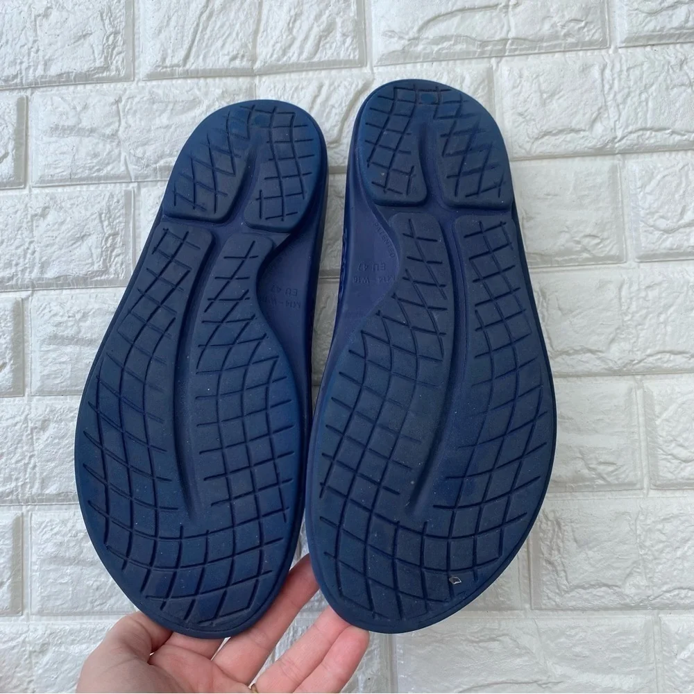 OOFOS ooah gray and white unisex slides sandals